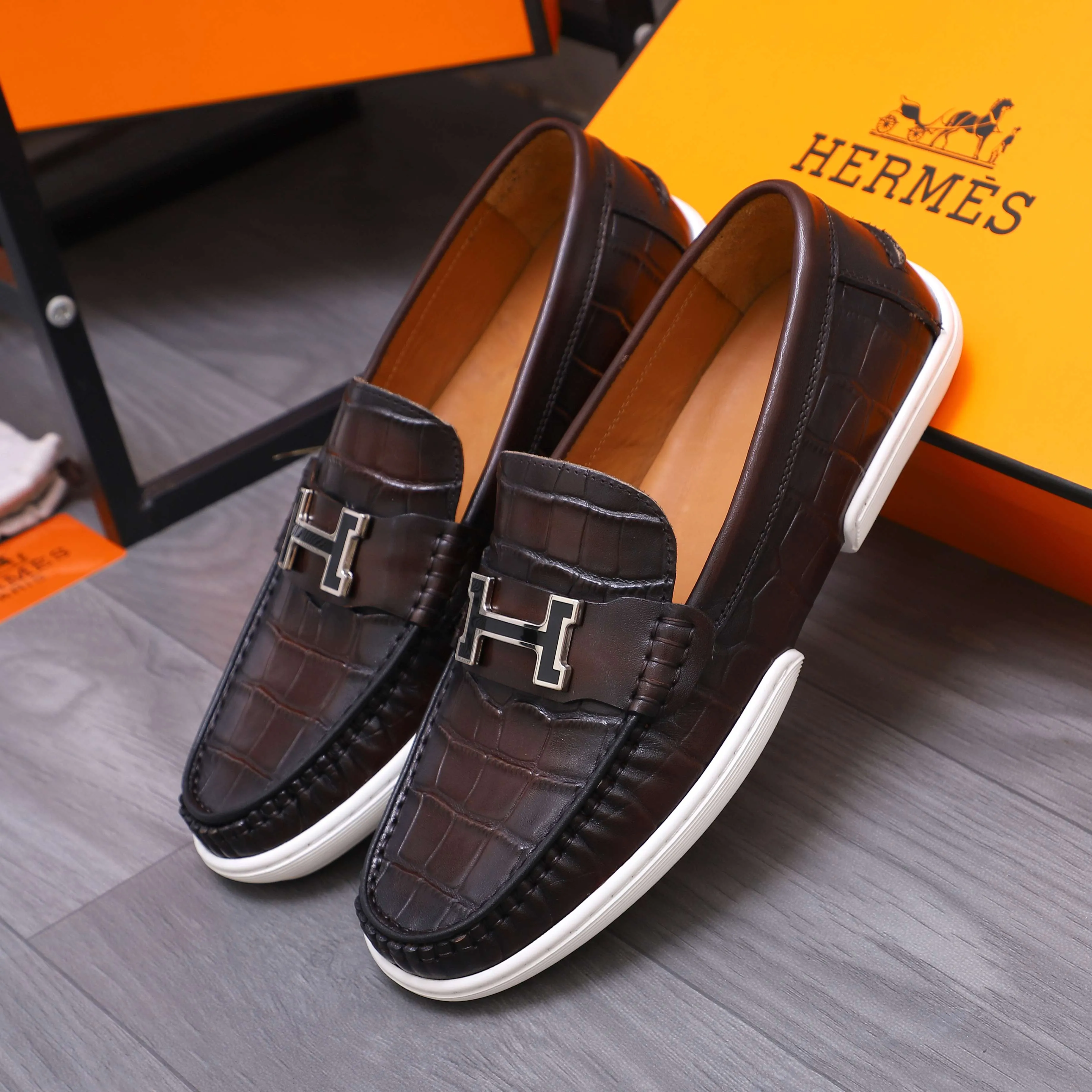 Men's shoes 💰500 Product trademark: HERMES "Hermes" casual slip-on leather shoes Regular size: 38-46 (45.46 custom-made, non-returnable) Product materials: Selected high-quality stone grain cowhide upper, cowhide lining, original outsole